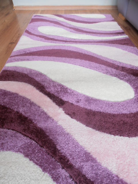 koberec vtláčaný s moderným vzorom