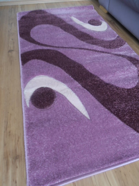 koberec vtláčaný s moderným vzorom